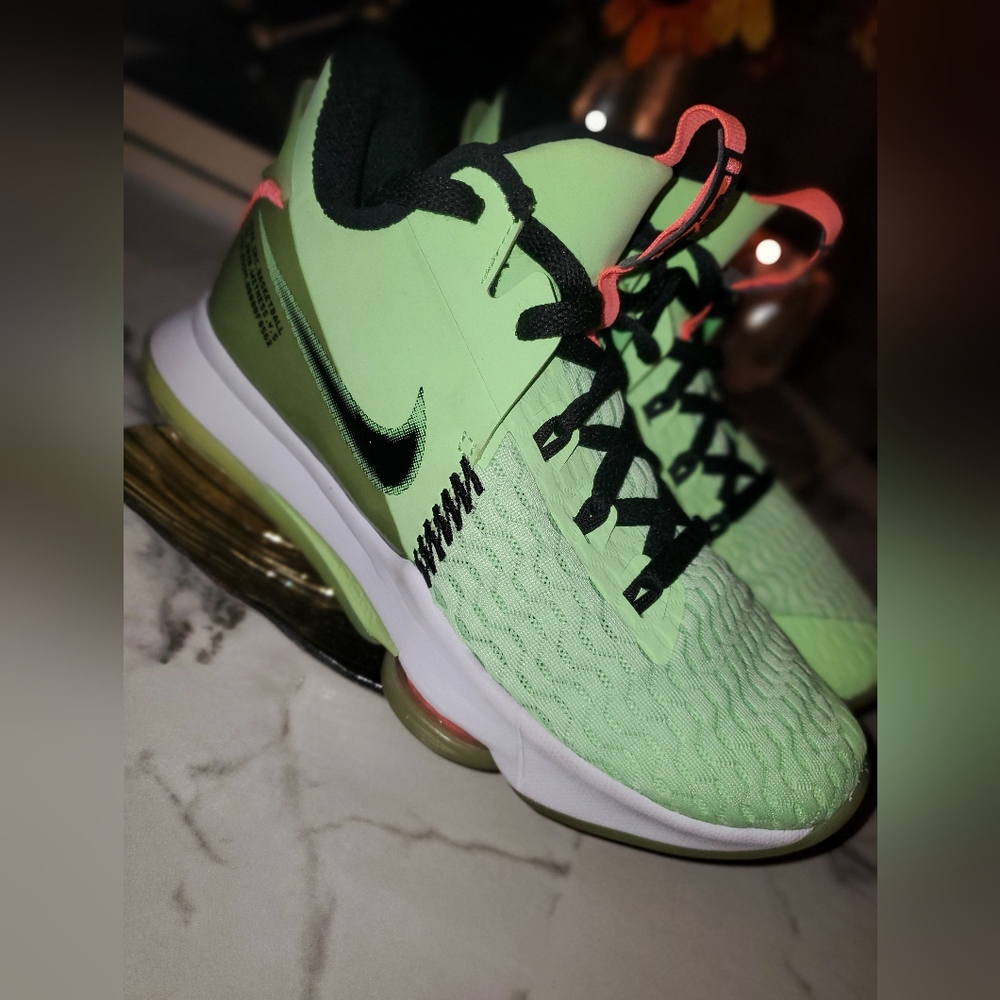 LeBron James Witness 5 Lime Glow Athletic Shoes-slightly worn (Size 8)